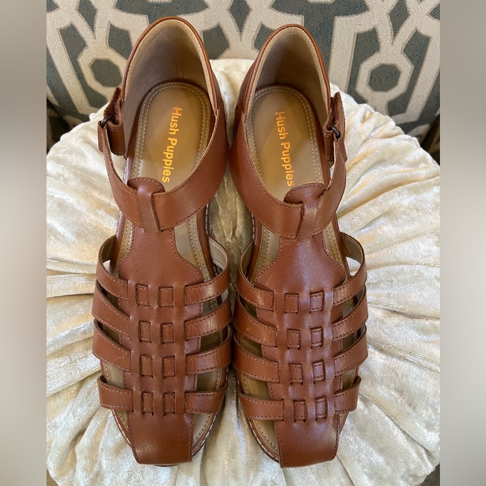 Size 8.5 brown fisherman sandals Hush Puppies EUC